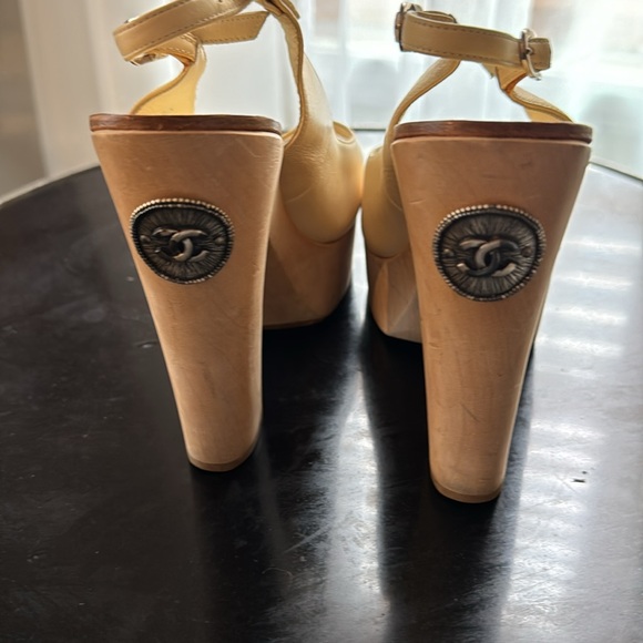 Women’s Vintage CHANEL Heels - Picture 4 of 6